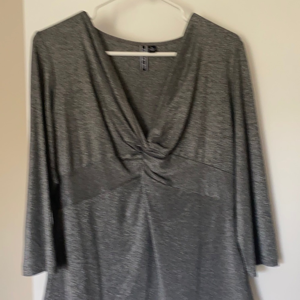 Snoskins V neck 3/4 length top. Only worn once. Just in time for the holidays.